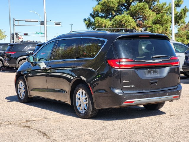 Used 2021 Chrysler Pacifica Touring-L FWD image 3
