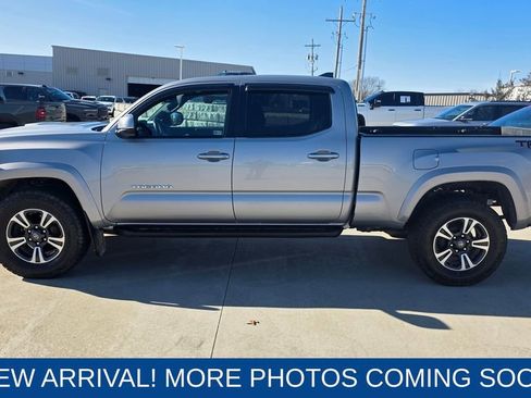 Used 2016 Toyota Tacoma TRD Sport image 2