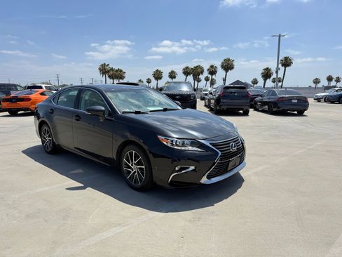 Used 2016 Lexus ES 350 w/ Navigation System Package FWD image 4