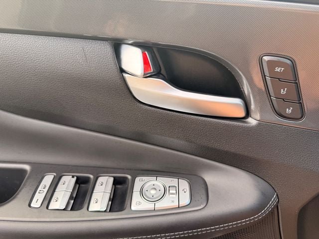 Used 2021 Hyundai Santa Fe Calligraphy AWD/4WD image 8