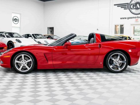 Used 2009 Chevrolet Corvette Coupe w/ Z51 Performance Package RWD image 10