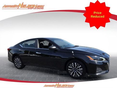 Used 2025 Nissan Altima 2.5 SV FWD image 1