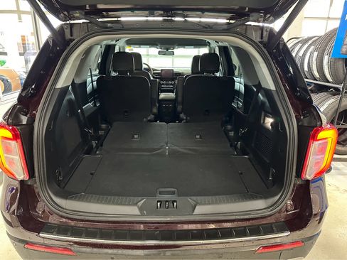 Used 2023 Ford Explorer Limited w/ Equipment Group 301A image 9