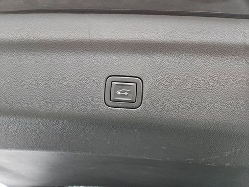 Used 2023 GMC Yukon SLT w/ SLT Premium Package image 12