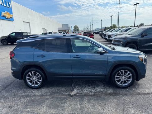 Used 2024 GMC Terrain SLT AWD/4WD image 8