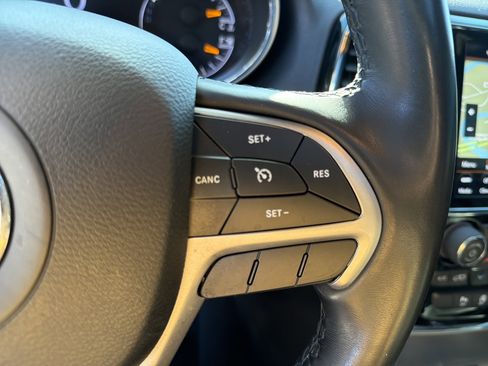 Used 2020 Jeep Grand Cherokee Altitude image 32