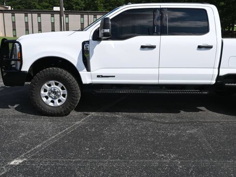 Used 2024 Ford F250 XLT AWD/4WD image 3