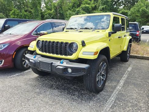 Used 2024 Jeep Wrangler Unlimited w/ Convenience Group AWD/4WD image 4