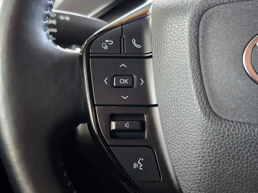 Used 2024 Toyota Prius XLE FWD image 27