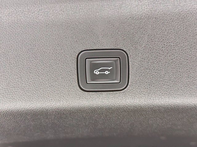 Used 2025 Chevrolet Suburban Z71 AWD/4WD image 6