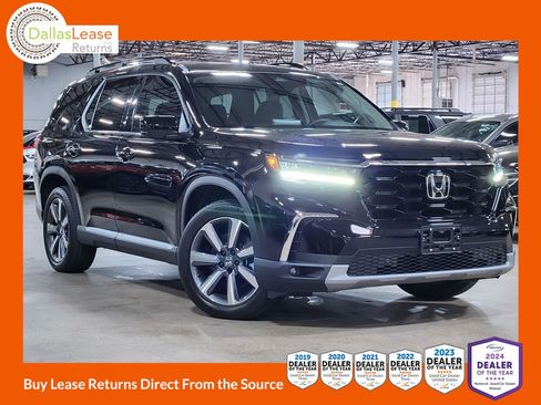 Used 2025 Honda Pilot Touring image 1