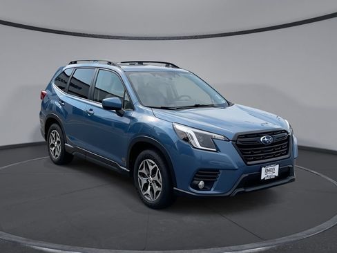 Used 2023 Subaru Forester Premium AWD/4WD image 1