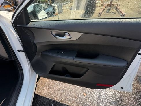 Used 2020 Kia Forte LXS FWD image 17