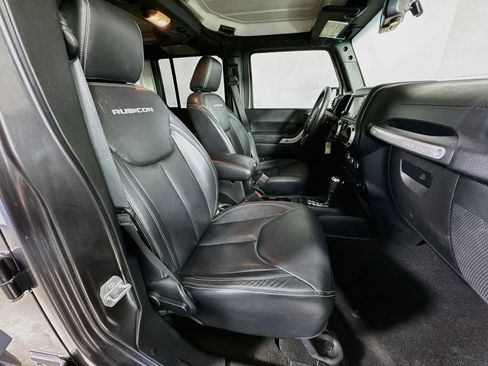 Used 2017 Jeep Wrangler Unlimited Rubicon w/ Connectivity Group AWD/4WD image 31