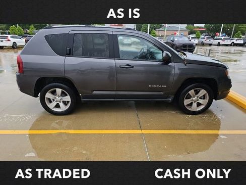 Used 2016 Jeep Compass Latitude FWD image 4