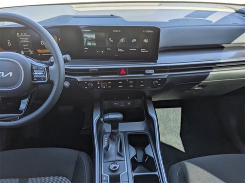 Certified 2025 Kia Sorento LX image 16