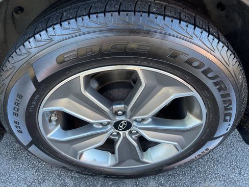 Used 2014 Hyundai Santa Fe GLS image 9