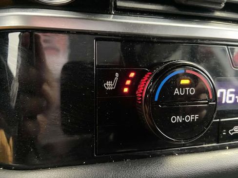 Used 2022 Nissan Pathfinder SV image 22