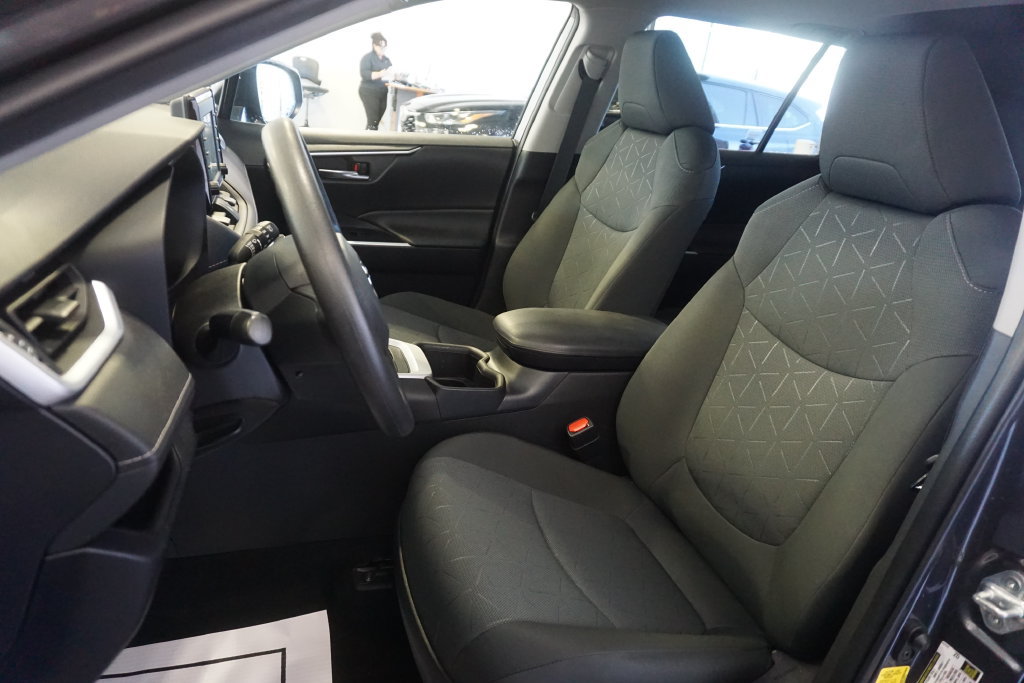 Used 2022 Toyota RAV4 XLE w/ Convenience Package AWD/4WD image 18