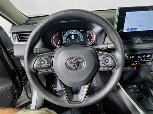 Used 2025 Toyota RAV4 XLE w/ Convenience Package FWD image 18