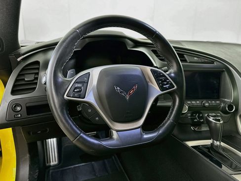 Used 2019 Chevrolet Corvette Stingray Coupe RWD image 17
