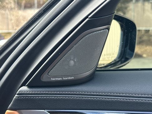 Used 2019 BMW 750i w/ M Sport Package image 20