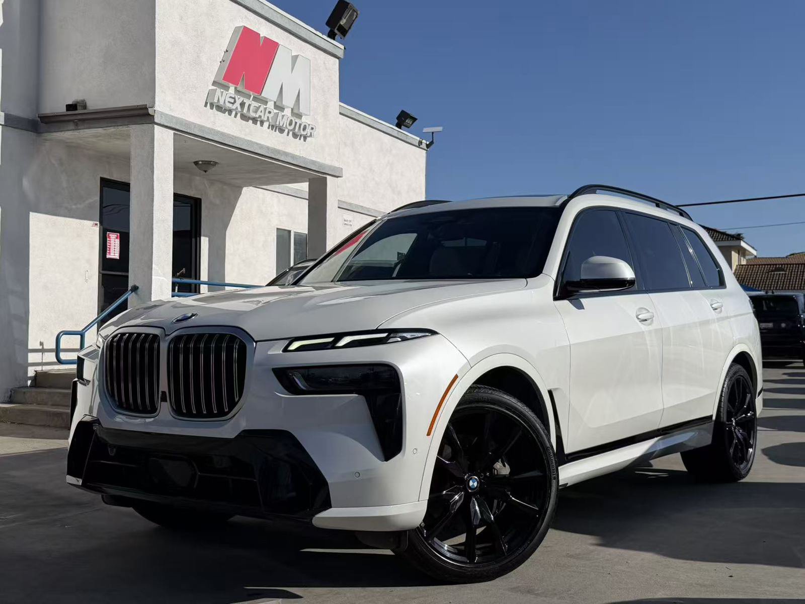Used 2024 BMW X7 xDrive40i w/ M Sport Package AWD/4WD image 1