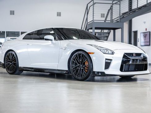 Used 2023 Nissan GT-R Premium w/ Premium Interior Package AWD/4WD image 8