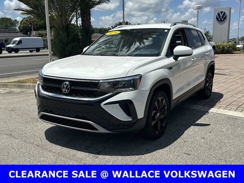 Certified 2024 Volkswagen Taos SE w/ Black Wheel Package FWD image 3