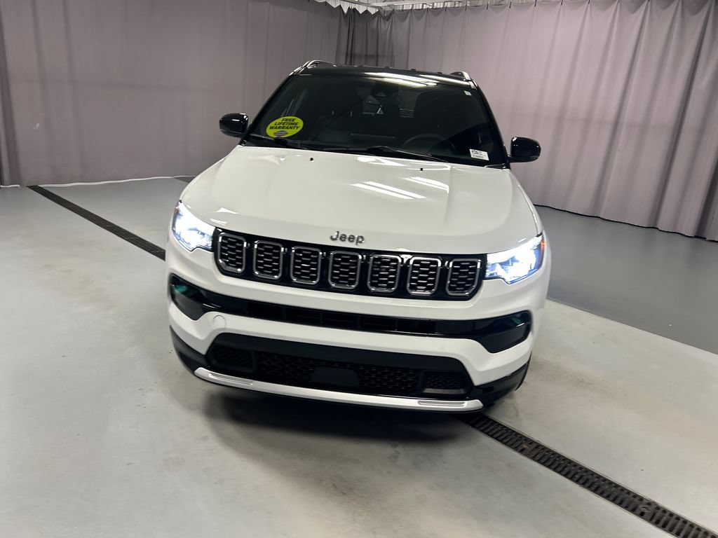 Used 2025 Jeep Compass Limited w/ Elite Group AWD/4WD image 2