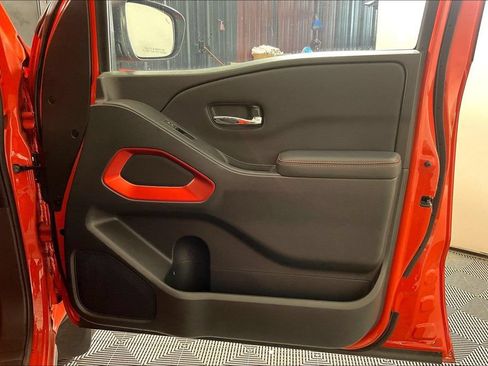 Used 2025 Nissan Frontier PRO-4X AWD/4WD image 21