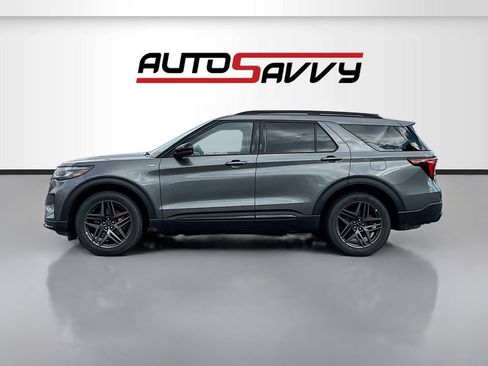 Used 2025 Ford Explorer ST-Line w/ ST-Line Street Pack AWD/4WD image 4
