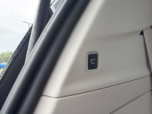 Used 2020 Chrysler Pacifica Limited w/ Advanced Safetytec Group FWD image 48