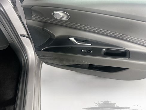 Used 2025 Hyundai Elantra SEL FWD image 30