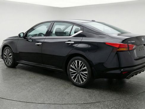 Used 2025 Nissan Altima 2.5 SV image 6