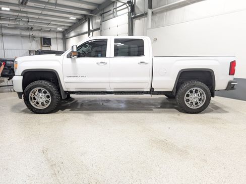 Used 2018 GMC Sierra 2500 Denali image 6