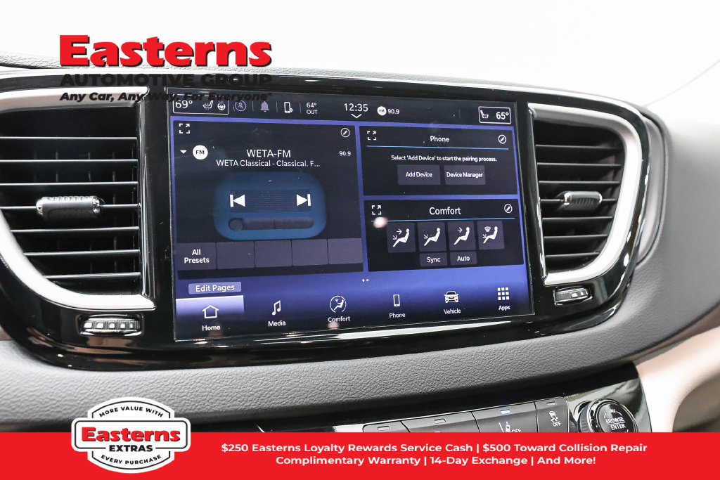 Used 2024 Chrysler Pacifica Touring-L FWD image 17