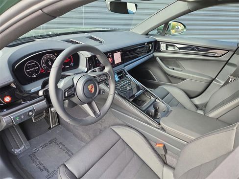 New 2026 Porsche Panamera 4 image 4