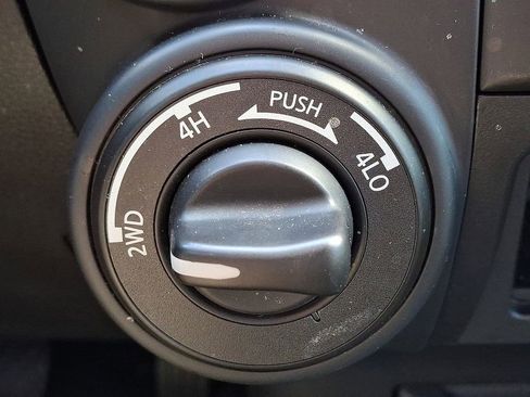 Used 2017 Nissan Titan S image 25