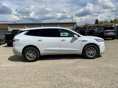 Used 2022 Buick Enclave Premium AWD/4WD image 6