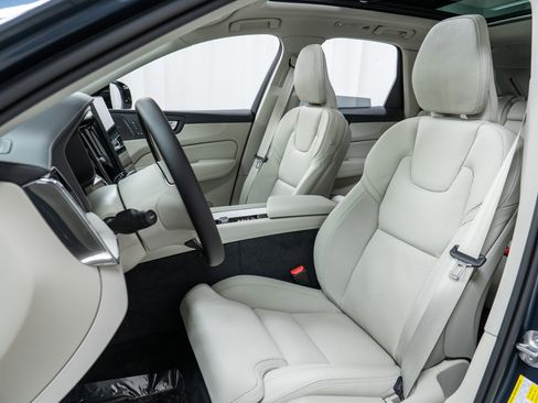 New 2026 Volvo XC60 B5 Ultra w/ Protection Package Premier image 13