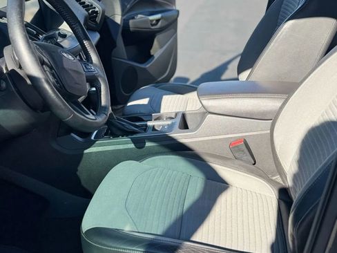 Used 2018 Ford Escape SE w/ SE Sport Appearance Package image 14