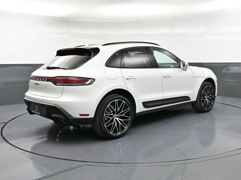 Certified 2026 Porsche Macan AWD/4WD image 8