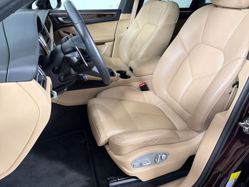 Certified 2024 Porsche Macan S AWD/4WD image 5