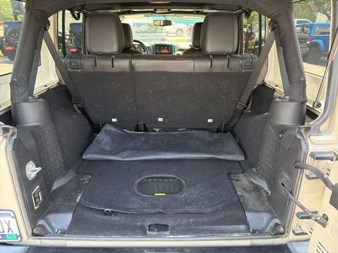 Used 2018 Jeep Wrangler Unlimited Sahara AWD/4WD image 13
