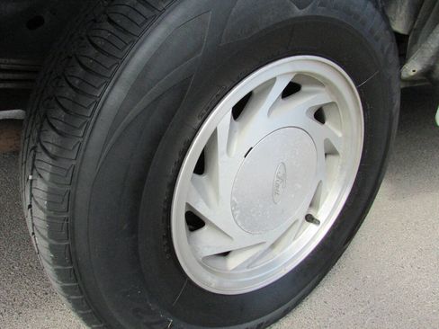 Used 2003 Ford E-150 and Econoline 150 Wagon image 37