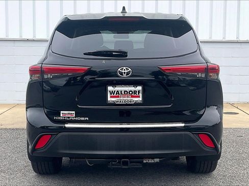 Used 2023 Toyota Highlander L FWD image 5