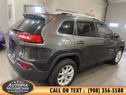 Used 2017 Jeep Cherokee Latitude image 5