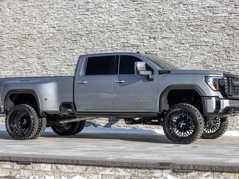 Used 2026 GMC Sierra 3500 Denali Ultimate image 9