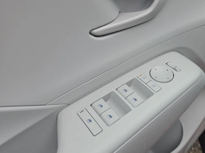 New 2027 Hyundai Kona SE FWD image 16